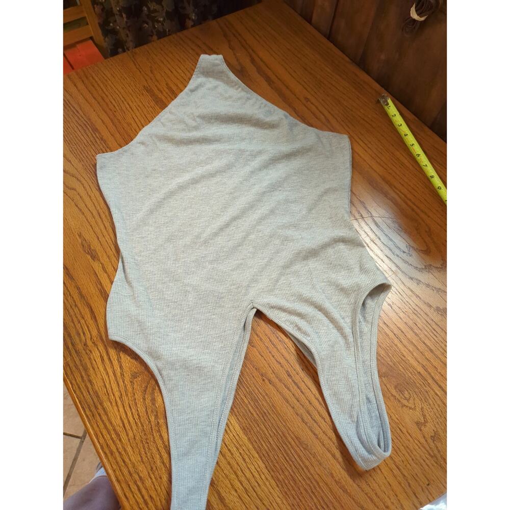 BP. NWT Grey Ribbed V-Neck Thong Bodysuit Small Minimalist Y2K Streetwear Basics - Picture 4 of 6